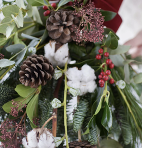 Classic Christmas Door Decoration - Image 5