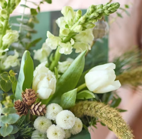 The Winter Kiss - White and Ivory Gift Box - Image 2